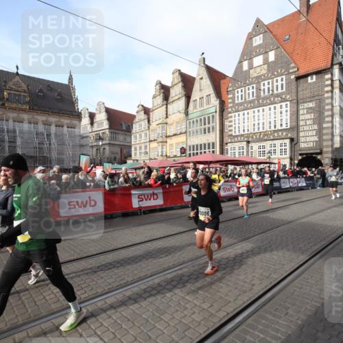 05.10.2025 - 20. swb-Marathon Bremen Yannick Fuchs http://msf.ph/oto/9292253 05.10.2025 10:56:13 Ziel 9811, 9968, 10006, 10009, 10664, 10989, 11095, 11366, 11620, 11630, 11693 meine-sportfotos.de