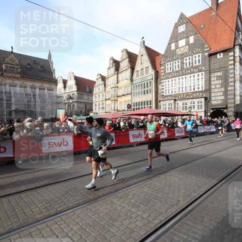 05.10.2025 - 20. swb-Marathon Bremen Yannick Fuchs http://msf.ph/oto/9292276 05.10.2025 10:56:17 Ziel 9258, 9855, 9968, 10989, 10992, 11364, 11366, 11630, 11741 meine-sportfotos.de
