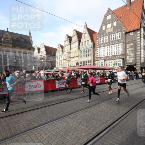 05.10.2025 - 20. swb-Marathon Bremen Yannick Fuchs http://msf.ph/oto/9292286 05.10.2025 10:56:20 Ziel 9258, 9855, 10196, 10992, 11364, 11554, 11741 meine-sportfotos.de