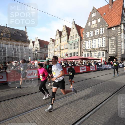 05.10.2025 - 20. swb-Marathon Bremen Yannick Fuchs http://msf.ph/oto/9292300 05.10.2025 10:56:21 Ziel 9258, 10196, 10992, 11364, 11554, 11741 meine-sportfotos.de