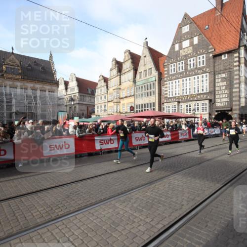 05.10.2025 - 20. swb-Marathon Bremen Yannick Fuchs http://msf.ph/oto/9292327 05.10.2025 10:56:30 Ziel 9424, 9783, 9790, 9932, 10005, 10179, 10387, 10546, 11723 meine-sportfotos.de