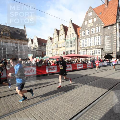 05.10.2025 - 20. swb-Marathon Bremen Yannick Fuchs http://msf.ph/oto/9292398 05.10.2025 10:56:53 Ziel 9188, 10145, 10845, 10924, 11426, 11675, 11734 meine-sportfotos.de