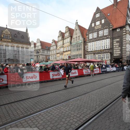 05.10.2025 - 20. swb-Marathon Bremen Yannick Fuchs http://msf.ph/oto/9306584 05.10.2025 10:51:22 Ziel 10432 meine-sportfotos.de