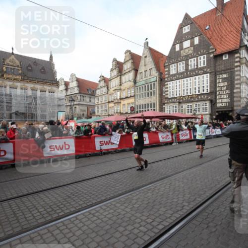 05.10.2025 - 20. swb-Marathon Bremen Yannick Fuchs http://msf.ph/oto/9306585 05.10.2025 10:51:28 Ziel 10321, 10376, 10556, 11177 meine-sportfotos.de