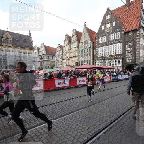 05.10.2025 - 20. swb-Marathon Bremen Yannick Fuchs http://msf.ph/oto/9306620 05.10.2025 10:51:54 Ziel 9004, 9506, 10968, 11080, 11361, 11689, 11696 meine-sportfotos.de