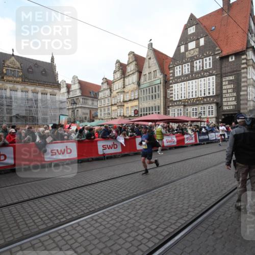 05.10.2025 - 20. swb-Marathon Bremen Yannick Fuchs http://msf.ph/oto/9306624 05.10.2025 10:51:59 Ziel 9683, 10380, 10581, 10625, 10817, 11080, 11136, 11325, 11394 meine-sportfotos.de