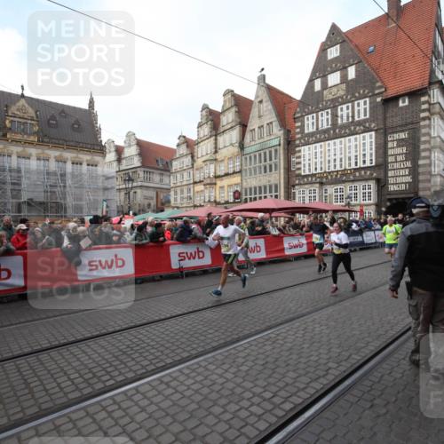 05.10.2025 - 20. swb-Marathon Bremen Yannick Fuchs http://msf.ph/oto/9306628 05.10.2025 10:52:01 Ziel 9683, 10380, 10581, 10625, 10817, 11136, 11325, 11394 meine-sportfotos.de