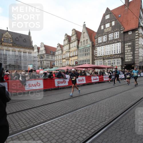05.10.2025 - 20. swb-Marathon Bremen Yannick Fuchs http://msf.ph/oto/9306646 05.10.2025 10:52:14 Ziel 9196, 9226, 9852, 10240, 10438, 10668, 10727, 11641 meine-sportfotos.de