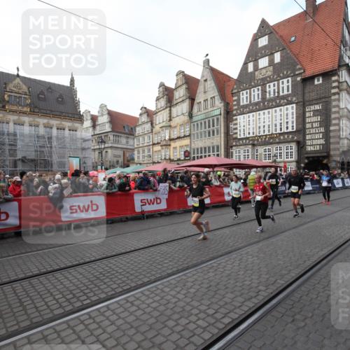 05.10.2025 - 20. swb-Marathon Bremen Yannick Fuchs http://msf.ph/oto/9306684 05.10.2025 10:52:36 Ziel 8888, 9439, 9903, 10327, 10388, 10608, 11283, 11387, 11413 meine-sportfotos.de