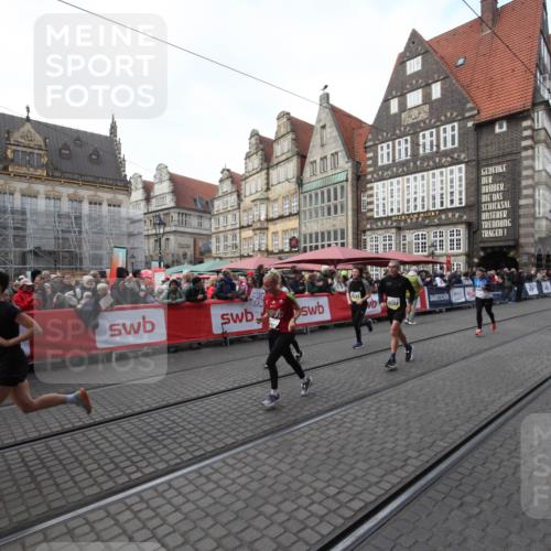 05.10.2025 - 20. swb-Marathon Bremen Yannick Fuchs http://msf.ph/oto/9306688 05.10.2025 10:52:37 Ziel 8888, 9439, 9903, 10327, 10388, 11283, 11387, 11413 meine-sportfotos.de