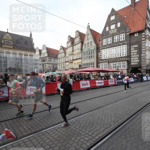 05.10.2025 - 20. swb-Marathon Bremen Yannick Fuchs http://msf.ph/oto/9306732 05.10.2025 10:52:56 Ziel 9284, 9501, 9830, 9985, 10308, 10309, 10514, 10997 meine-sportfotos.de