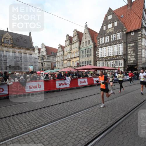 05.10.2025 - 20. swb-Marathon Bremen Yannick Fuchs http://msf.ph/oto/9306738 05.10.2025 10:53:04 Ziel 9187, 9650, 9918, 10064, 10539, 10779, 11259, 11398, 11411, 11450, 11722 meine-sportfotos.de