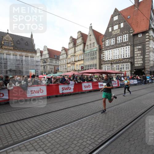 05.10.2025 - 20. swb-Marathon Bremen Yannick Fuchs http://msf.ph/oto/9306753 05.10.2025 10:53:12 Ziel 9449, 9703, 10128, 10242, 10349, 10466, 11300 meine-sportfotos.de
