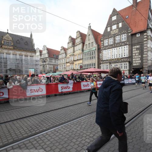 05.10.2025 - 20. swb-Marathon Bremen Yannick Fuchs http://msf.ph/oto/9306755 05.10.2025 10:53:13 Ziel 9449, 9703, 9834, 10128, 10242, 10349, 10460, 10466, 11300 meine-sportfotos.de