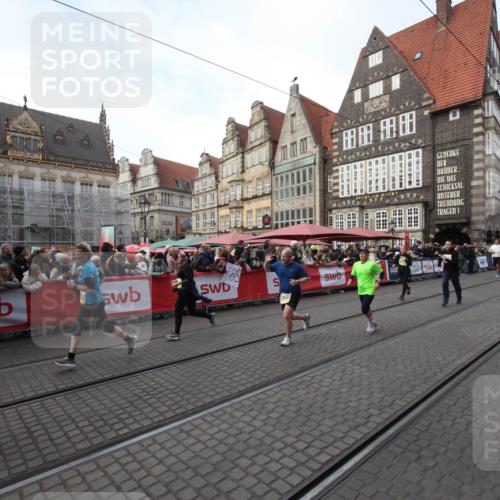 05.10.2025 - 20. swb-Marathon Bremen Yannick Fuchs http://msf.ph/oto/9306770 05.10.2025 10:53:17 Ziel 9449, 9834, 9956, 10242, 10349, 10460, 10466, 10806, 10958, 11377, 11510, 11512 meine-sportfotos.de