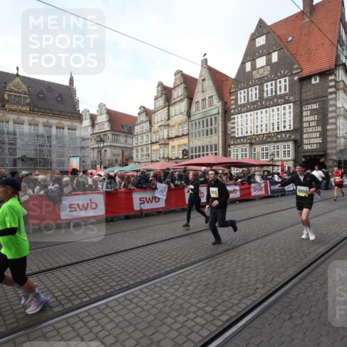 05.10.2025 - 20. swb-Marathon Bremen Yannick Fuchs http://msf.ph/oto/9306775 05.10.2025 10:53:19 Ziel 9834, 9956, 10460, 10806, 10958, 10993, 11377, 11510, 11512 meine-sportfotos.de