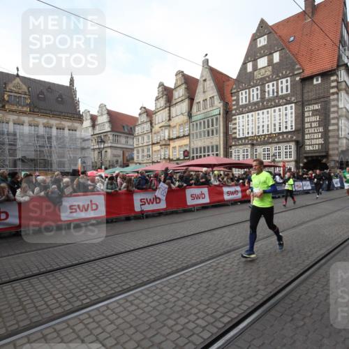 05.10.2025 - 20. swb-Marathon Bremen Yannick Fuchs http://msf.ph/oto/9306802 05.10.2025 10:53:26 Ziel 7193, 7251, 9263, 9539, 9717, 9868, 10057, 10302, 10317, 10335, 11174, 11175, 11616 meine-sportfotos.de