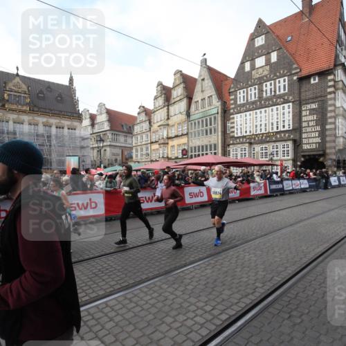 05.10.2025 - 20. swb-Marathon Bremen Yannick Fuchs http://msf.ph/oto/9306828 05.10.2025 10:53:34 Ziel 9957, 10369, 10468, 10655, 10934, 11545, 11716 meine-sportfotos.de