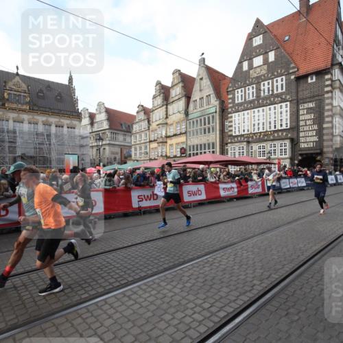 05.10.2025 - 20. swb-Marathon Bremen Yannick Fuchs http://msf.ph/oto/9306834 05.10.2025 10:53:41 Ziel 9238, 9461, 9464, 9569, 10310, 10642, 10925, 11046, 11246 meine-sportfotos.de