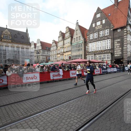 05.10.2025 - 20. swb-Marathon Bremen Yannick Fuchs http://msf.ph/oto/9306836 05.10.2025 10:53:42 Ziel 10310, 10642, 10925, 11046, 11246 meine-sportfotos.de