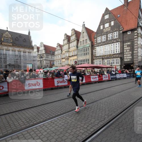 05.10.2025 - 20. swb-Marathon Bremen Yannick Fuchs http://msf.ph/oto/9306837 05.10.2025 10:53:42 Ziel 10310, 10642, 10925, 11046, 11246 meine-sportfotos.de