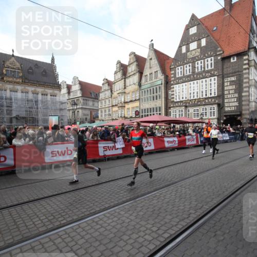 05.10.2025 - 20. swb-Marathon Bremen Yannick Fuchs http://msf.ph/oto/9306857 05.10.2025 10:53:52 Ziel 9494, 10416, 10696, 10966, 11141, 11383, 11445 meine-sportfotos.de
