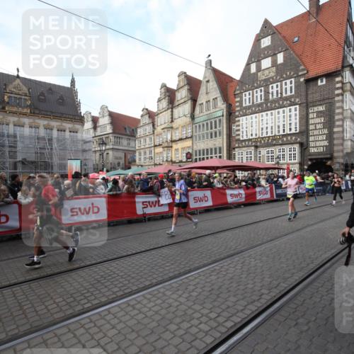 05.10.2025 - 20. swb-Marathon Bremen Yannick Fuchs http://msf.ph/oto/9306866 05.10.2025 10:53:57 Ziel 9456, 9701, 10046, 10484, 10616, 10696, 11445, 11533 meine-sportfotos.de