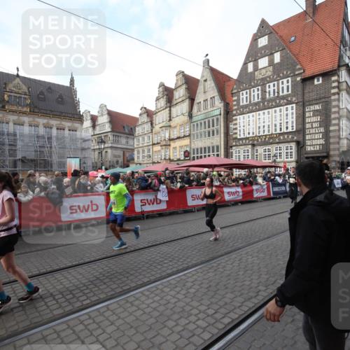 05.10.2025 - 20. swb-Marathon Bremen Yannick Fuchs http://msf.ph/oto/9306875 05.10.2025 10:54:00 Ziel 9313, 9456, 9548, 10046, 10163, 10484, 10616, 10785, 11152, 11533 meine-sportfotos.de