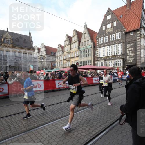 05.10.2025 - 20. swb-Marathon Bremen Yannick Fuchs http://msf.ph/oto/9306893 05.10.2025 10:54:07 Ziel 9520, 9807, 9835, 10019, 10075, 10631, 10662, 11303, 11339, 11432, 11593 meine-sportfotos.de