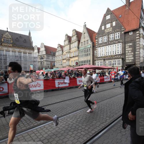 05.10.2025 - 20. swb-Marathon Bremen Yannick Fuchs http://msf.ph/oto/9306897 05.10.2025 10:54:08 Ziel 9520, 9807, 9835, 10019, 10075, 10631, 10662, 11151, 11303, 11339, 11432, 11593 meine-sportfotos.de