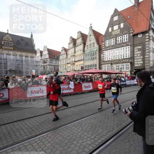 05.10.2025 - 20. swb-Marathon Bremen Yannick Fuchs http://msf.ph/oto/9306905 05.10.2025 10:54:11 Ziel 10019, 10631, 10662, 11151, 11303, 11347, 11432 meine-sportfotos.de