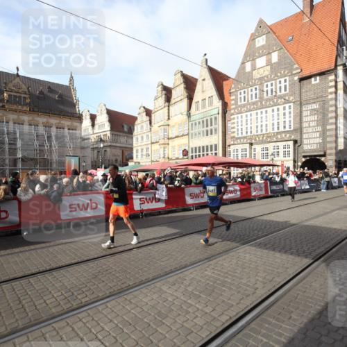 05.10.2025 - 20. swb-Marathon Bremen Yannick Fuchs http://msf.ph/oto/9306929 05.10.2025 10:54:28 Ziel 9392, 9407, 9633, 10097, 10810, 11040, 11271 meine-sportfotos.de