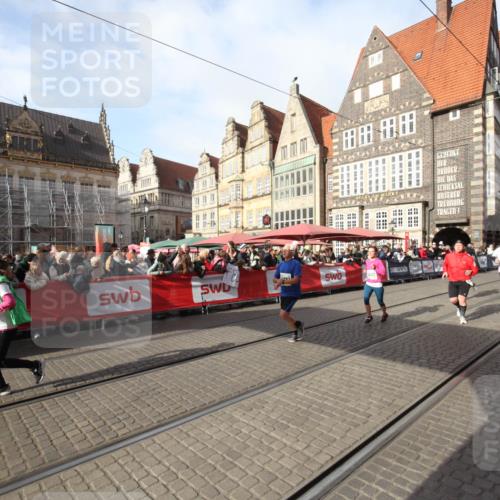 05.10.2025 - 20. swb-Marathon Bremen Yannick Fuchs http://msf.ph/oto/9306935 05.10.2025 10:54:32 Ziel 9392, 9633, 10032, 10097, 10810, 11271 meine-sportfotos.de