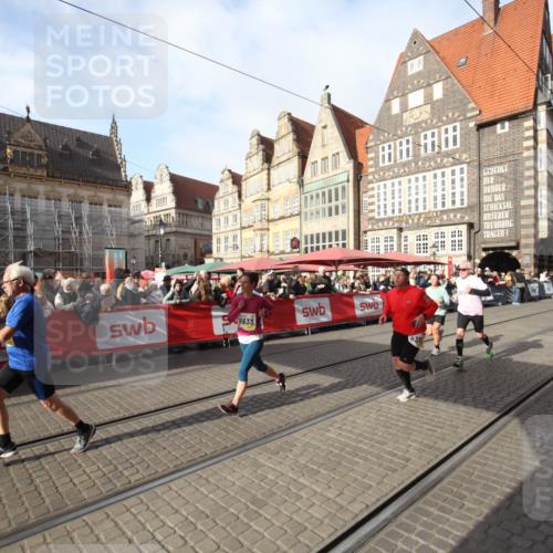 05.10.2025 - 20. swb-Marathon Bremen Yannick Fuchs http://msf.ph/oto/9306939 05.10.2025 10:54:33 Ziel 9392, 9633, 10032, 10097, 10178, 10810, 11045, 11089 meine-sportfotos.de