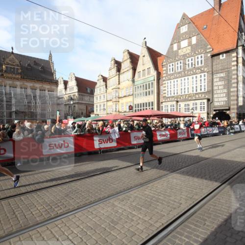 05.10.2025 - 20. swb-Marathon Bremen Yannick Fuchs http://msf.ph/oto/9306961 05.10.2025 10:54:43 Ziel 10174, 11321, 11694 meine-sportfotos.de