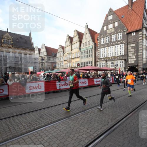 05.10.2025 - 20. swb-Marathon Bremen Yannick Fuchs http://msf.ph/oto/9306981 05.10.2025 10:54:53 Ziel 8326, 9436, 9560, 9754, 9776, 10024, 10232, 10233, 10487, 10609, 10770, 11163, 11276, 11373 meine-sportfotos.de
