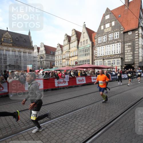 05.10.2025 - 20. swb-Marathon Bremen Yannick Fuchs http://msf.ph/oto/9306983 05.10.2025 10:54:54 Ziel 8326, 9436, 9560, 9776, 10024, 10232, 10233, 10487, 10609, 10770, 11163, 11276, 11373 meine-sportfotos.de