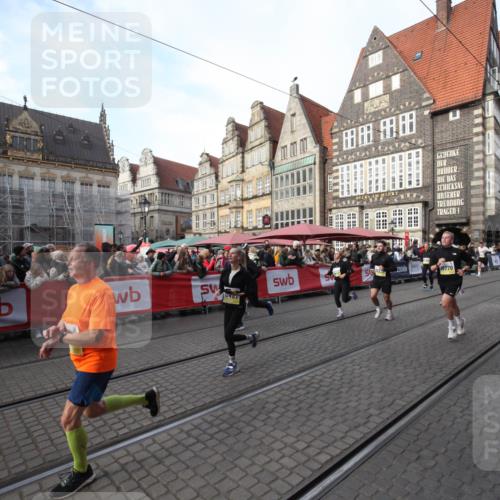 05.10.2025 - 20. swb-Marathon Bremen Yannick Fuchs http://msf.ph/oto/9306987 05.10.2025 10:54:55 Ziel 9436, 9560, 10024, 10232, 10233, 10487, 10609, 10770, 11163, 11276, 11373 meine-sportfotos.de