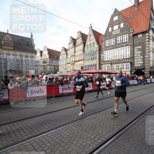 05.10.2025 - 20. swb-Marathon Bremen Yannick Fuchs http://msf.ph/oto/9306992 05.10.2025 10:54:57 Ziel 9427, 9560, 9570, 10024, 10231, 10232, 10233, 10609, 11373, 11470 meine-sportfotos.de