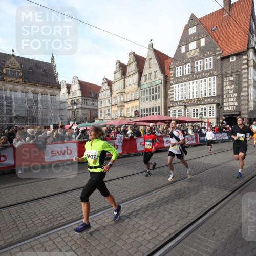 05.10.2025 - 20. swb-Marathon Bremen Yannick Fuchs http://msf.ph/oto/9306999 05.10.2025 10:55:02 Ziel 9427, 9475, 9570, 10231, 11320, 11470, 11507, 11523 meine-sportfotos.de