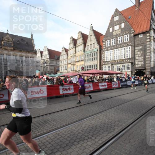 05.10.2025 - 20. swb-Marathon Bremen Yannick Fuchs http://msf.ph/oto/9307014 05.10.2025 10:55:07 Ziel 9475, 9791, 10014, 10920, 11363, 11507, 11523 meine-sportfotos.de