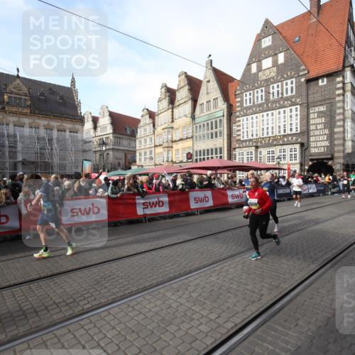 05.10.2025 - 20. swb-Marathon Bremen Yannick Fuchs http://msf.ph/oto/9307025 05.10.2025 10:55:12 Ziel 9176, 10014, 10034, 10180, 10307, 10920, 11317 meine-sportfotos.de