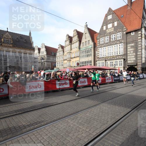 05.10.2025 - 20. swb-Marathon Bremen Yannick Fuchs http://msf.ph/oto/9307036 05.10.2025 10:55:17 Ziel 9176, 9318, 10003, 10034, 10326, 11140 meine-sportfotos.de