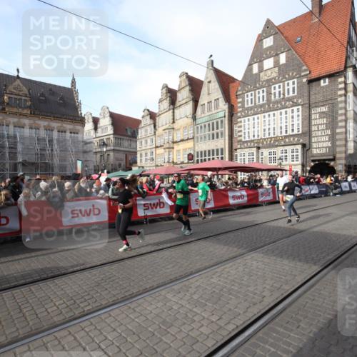 05.10.2025 - 20. swb-Marathon Bremen Yannick Fuchs http://msf.ph/oto/9307039 05.10.2025 10:55:17 Ziel 9176, 9318, 10003, 10034, 10326, 11140 meine-sportfotos.de