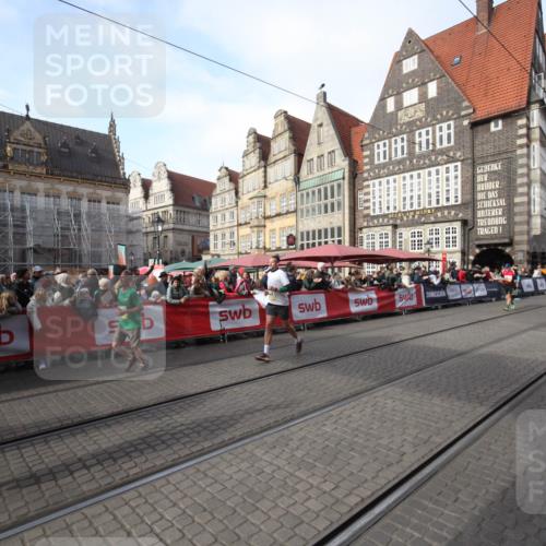 05.10.2025 - 20. swb-Marathon Bremen Yannick Fuchs http://msf.ph/oto/9307046 05.10.2025 10:55:19 Ziel 9318, 9881, 9933, 10003, 10116, 10326, 11042, 11140 meine-sportfotos.de