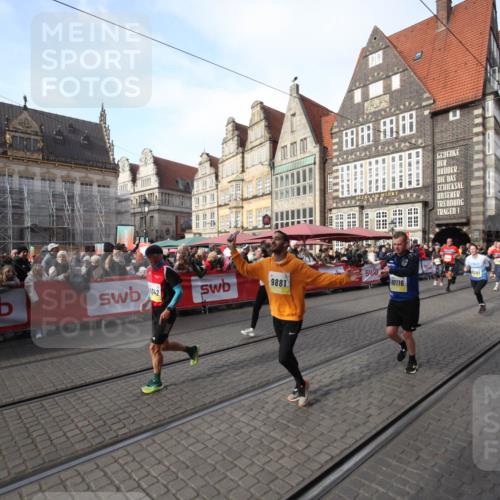05.10.2025 - 20. swb-Marathon Bremen Yannick Fuchs http://msf.ph/oto/9307057 05.10.2025 10:55:23 Ziel 9201, 9350, 9514, 9654, 9881, 9933, 10116, 10970, 11042, 11115, 11702 meine-sportfotos.de