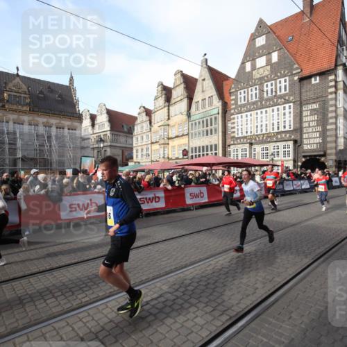 05.10.2025 - 20. swb-Marathon Bremen Yannick Fuchs http://msf.ph/oto/9307060 05.10.2025 10:55:24 Ziel 9201, 9350, 9514, 9654, 9881, 9933, 10116, 10260, 10970, 11042, 11115, 11431, 11702 meine-sportfotos.de