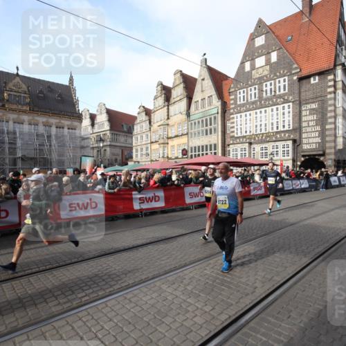 05.10.2025 - 20. swb-Marathon Bremen Yannick Fuchs http://msf.ph/oto/9307087 05.10.2025 10:55:30 Ziel 9722, 9902, 10256, 10260, 11025, 11380, 11431 meine-sportfotos.de