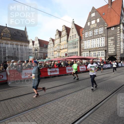 05.10.2025 - 20. swb-Marathon Bremen Yannick Fuchs http://msf.ph/oto/9307095 05.10.2025 10:55:36 Ziel 9492, 9856, 10111, 10262, 10745, 10757, 11025, 11197 meine-sportfotos.de