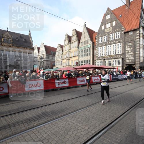 05.10.2025 - 20. swb-Marathon Bremen Yannick Fuchs http://msf.ph/oto/9307101 05.10.2025 10:55:38 Ziel 9492, 9720, 10107, 10195, 10262, 10745, 10757, 11197 meine-sportfotos.de